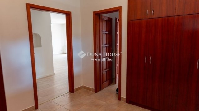 Eladó családi ház, Csobánkán 140 M Ft, 5 szobás