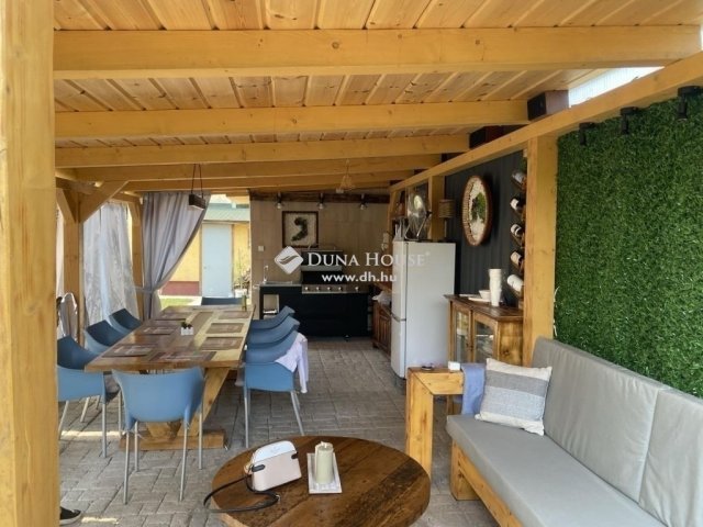Eladó családi ház, Dunaharasztin 97.9 M Ft, 2 szobás