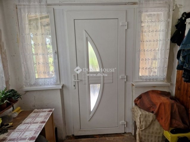 Eladó családi ház, Kerepesen 42 M Ft, 2 szobás
