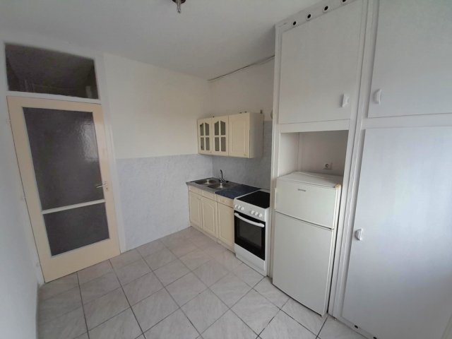 Kiadó panellakás, albérlet, Debrecenben 180 E Ft / hó