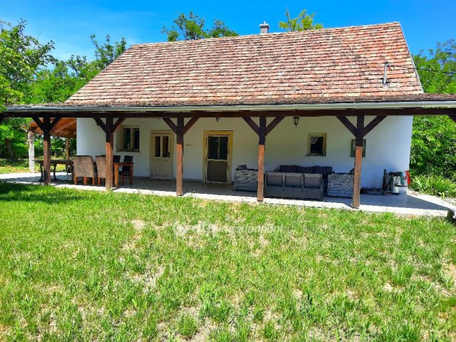 Eladó családi ház, Ádándon 120 M Ft, 5 szobás