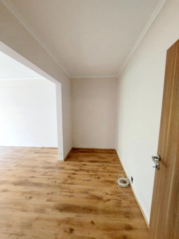 Eladó panellakás, Tatabányán 41.5 M Ft, 2+1 szobás