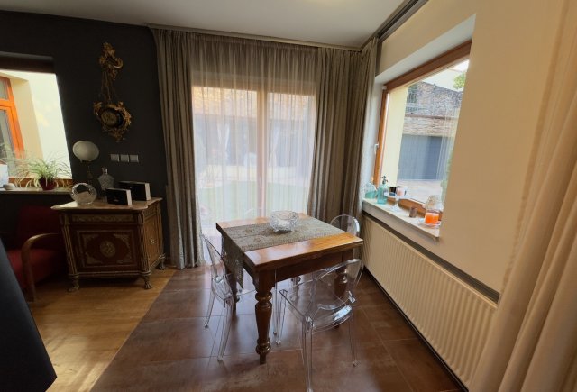 Eladó családi ház, Szentendrén 259.9 M Ft, 5 szobás