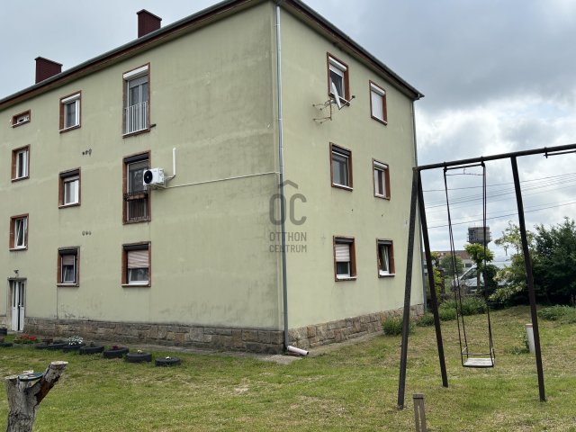 Eladó téglalakás, Pétfürdőn 38.1 M Ft, 2 szobás