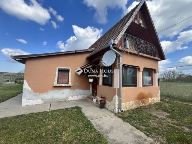 Eladó családi ház, Kecskeméten 24.99 M Ft, 2 szobás