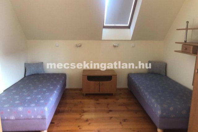 Kiadó téglalakás, albérlet, Pécsett, Atléta utcában, 1 szobás