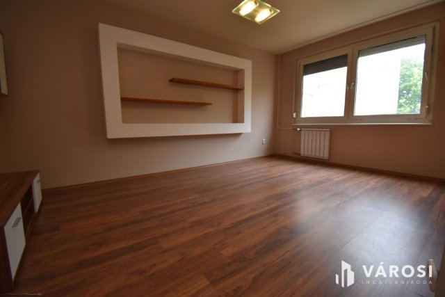 Eladó panellakás, Győrött 45.9 M Ft, 2 szobás