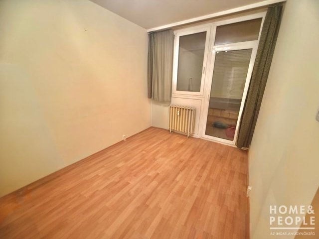 Eladó téglalakás, Szegeden 44.999 M Ft, 2 szobás