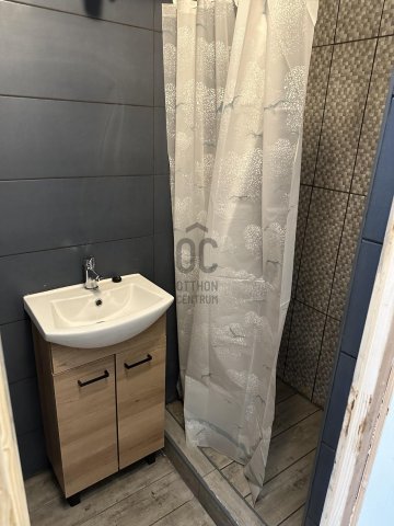 Eladó hotel, Komáromban 199 M Ft / költözzbe.hu
