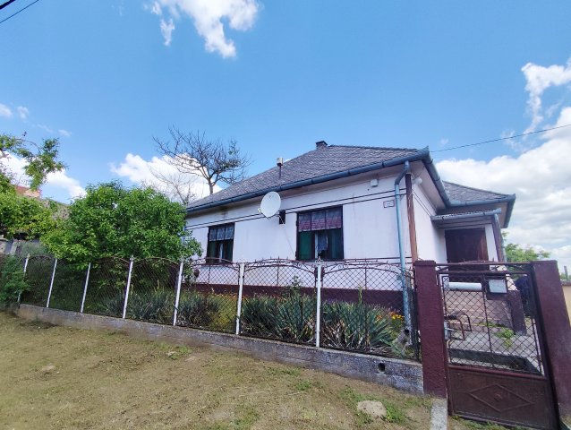 Eladó családi ház, Tóalmáson 35 M Ft, 3 szobás