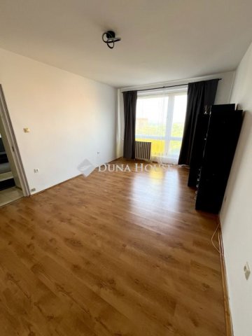 Eladó panellakás, Komlón 19.5 M Ft, 2 szobás
