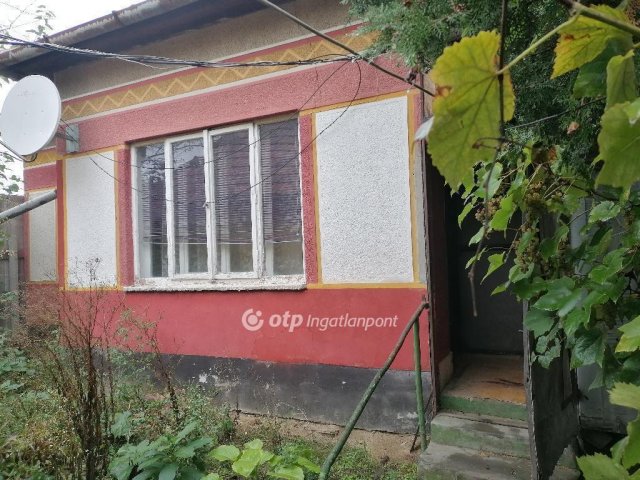 Eladó családi ház, Törökszentmiklóson 5.9 M Ft, 2 szobás