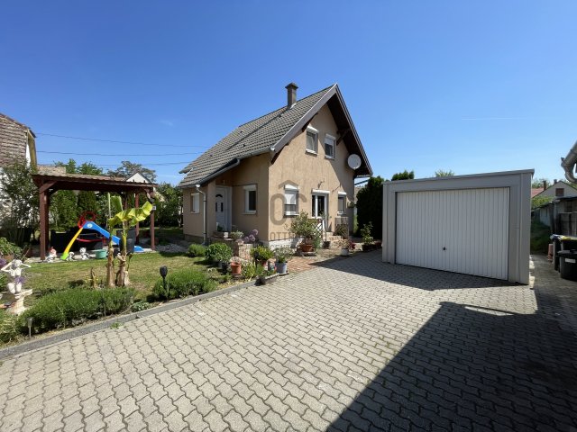Eladó családi ház, Bátaszéken 49.5 M Ft, 4 szobás