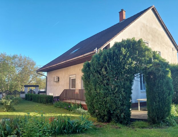 Eladó családi ház, Simontornyán 42 M Ft, 8 szobás