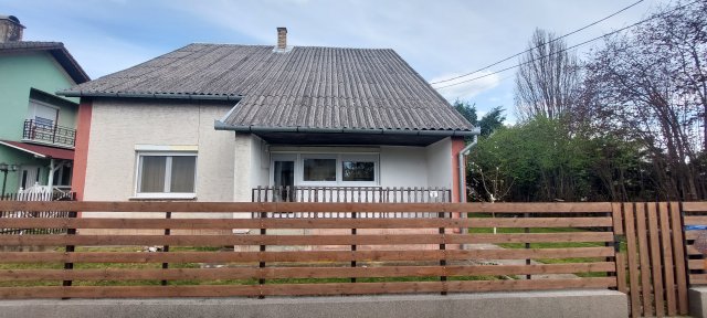 Eladó családi ház, Dombóváron 42.9 M Ft, 4 szobás
