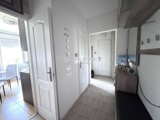 Eladó panellakás, Pécsett 39.99 M Ft, 3 szobás