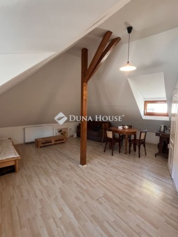 Eladó téglalakás, Veszprémben 36.9 M Ft, 1 szobás
