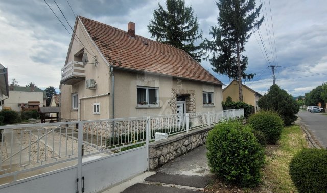 Eladó családi ház, Harkányban 83.5 M Ft, 7+1 szobás