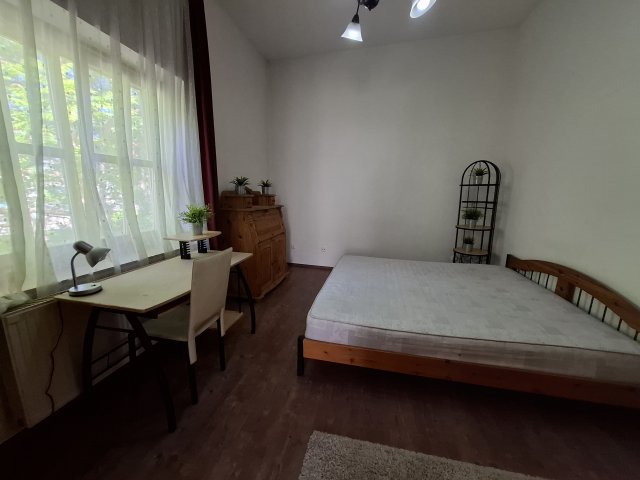 Eladó téglalakás, Pécsett 65 M Ft, 3 szobás