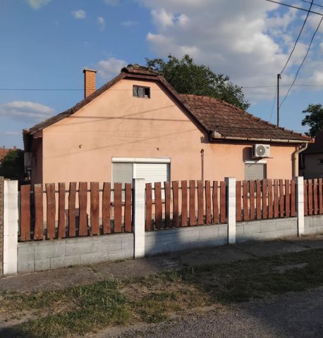 Eladó családi ház, Izsákon 29.9 M Ft, 3 szobás