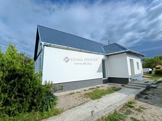 Eladó családi ház, Tápiószentmártonon 37.9 M Ft, 4 szobás