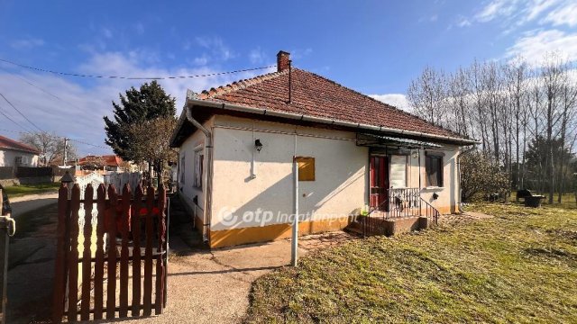 Eladó családi ház, Tiszakeszin 17 M Ft, 2 szobás