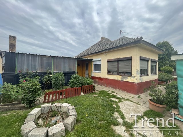 Eladó családi ház, Baracson 25.9 M Ft, 2 szobás
