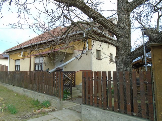 Eladó családi ház, Tiszakécskén, Kolozsvári utcában 19.9 M Ft