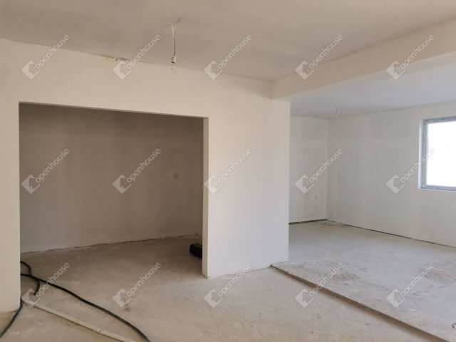 Eladó családi ház, Komáromban 65 M Ft, 4 szobás