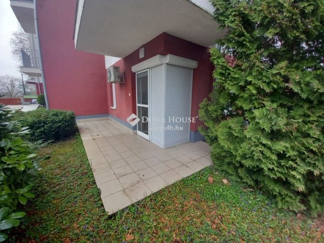 Eladó téglalakás, Dombóváron 24.9 M Ft, 2 szobás