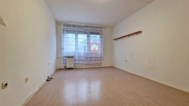 Eladó panellakás, Pécsett 32.9 M Ft, 1+1 szobás