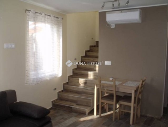 Kiadó téglalakás, albérlet, Pécsett 322 E Ft / hó, 3 szobás