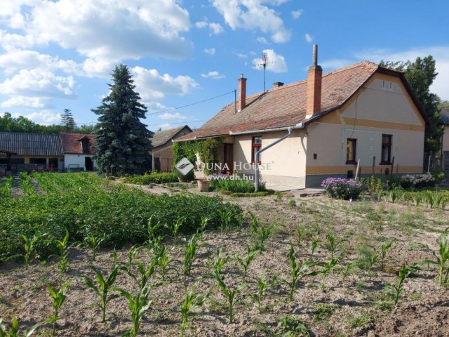 Eladó családi ház, Izsákon 26.9 M Ft, 2 szobás