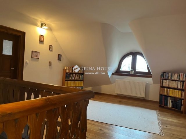 Eladó családi ház, Nagykovácsiban 235 M Ft, 5 szobás