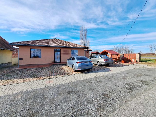 Eladó családi ház, Kaposújlakon 79.9 M Ft, 5 szobás