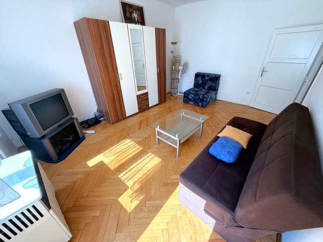 Eladó téglalakás, Pécsett, Feketegyémánt téren 19.9 M Ft