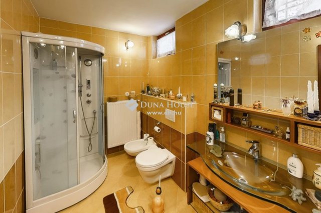 Eladó családi ház, Kecskeméten 90.99 M Ft, 6 szobás