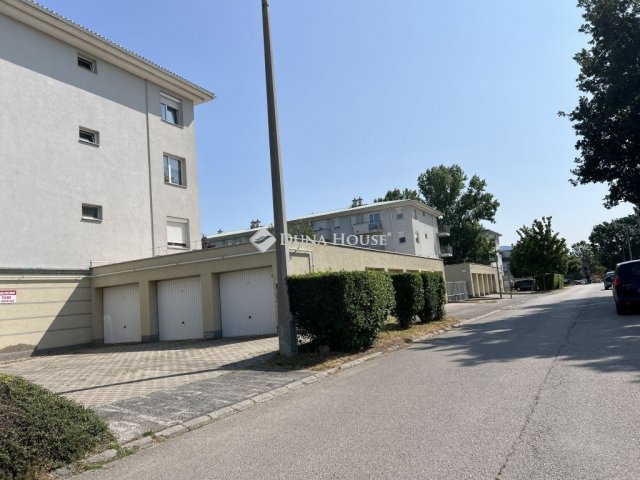 Eladó garázs, Veszprémben 8.5 M Ft / költözzbe.hu
