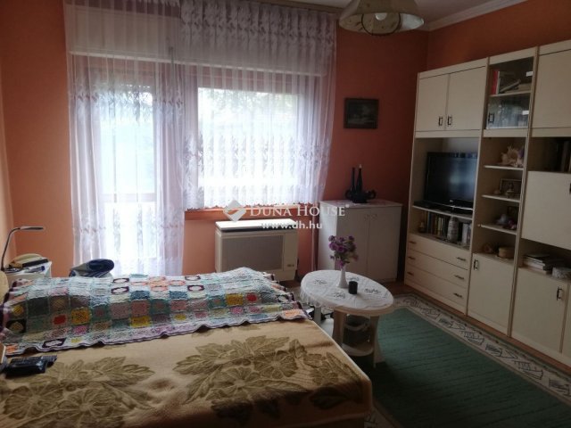 Eladó családi ház, Szigetcsépen 68 M Ft, 5 szobás