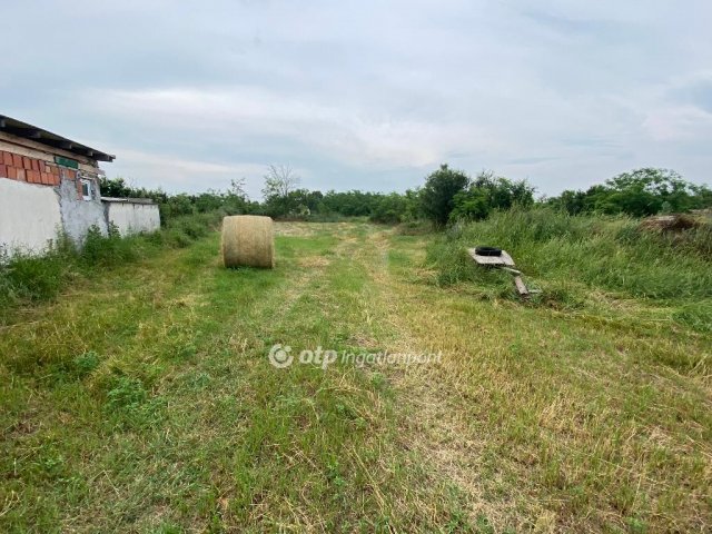 Eladó telek, Nagyivánon 1.4 M Ft / költözzbe.hu