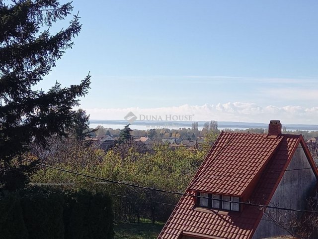Eladó családi ház, Vonyarcvashegyen 92 M Ft, 3+3 szobás