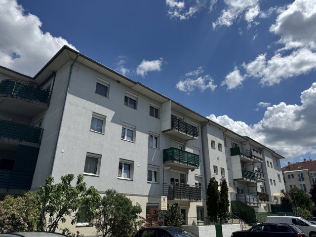 Eladó téglalakás, Veszprémben, Vécsey Károly utcában 64.5 M Ft