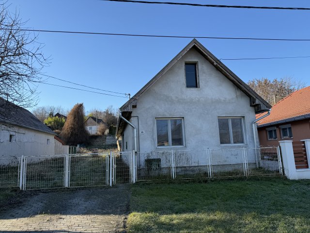 Eladó családi ház, Válon 48.9 M Ft, 4 szobás