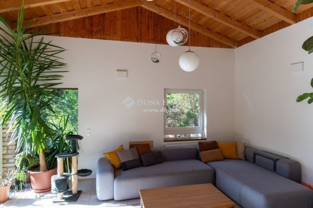 Eladó családi ház, Szentendrén 180 M Ft, 5 szobás