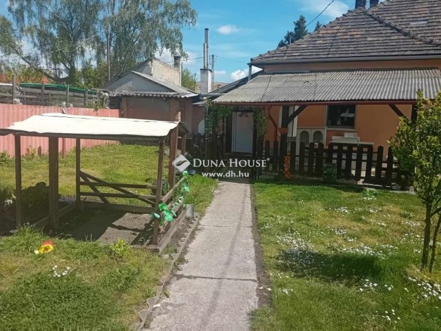 Eladó családi ház, Tatabányán 22 M Ft, 2+1 szobás