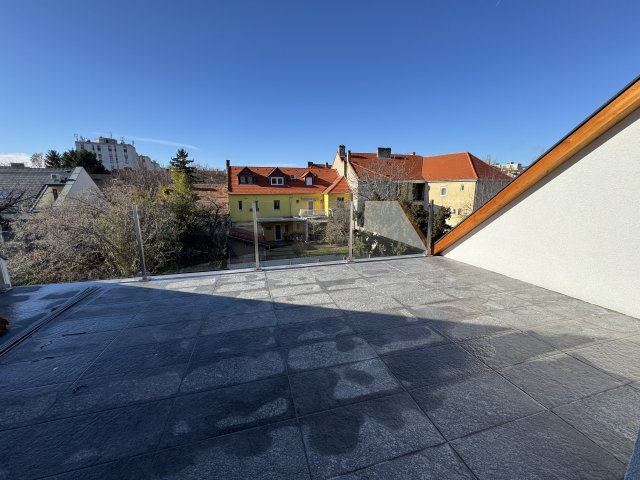 Eladó téglalakás, Pécsett 112.9 M Ft, 3 szobás