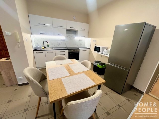 Kiadó téglalakás, albérlet, Szegeden 220 E Ft / hó, 3 szobás