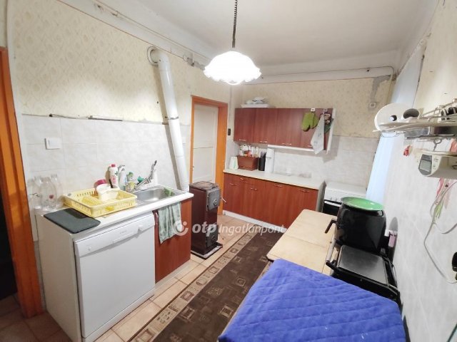 Eladó családi ház, Csongrádon 18 M Ft, 2 szobás
