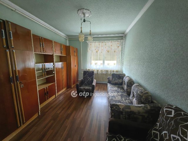 Eladó családi ház, Túrkevén 21.5 M Ft, 2 szobás