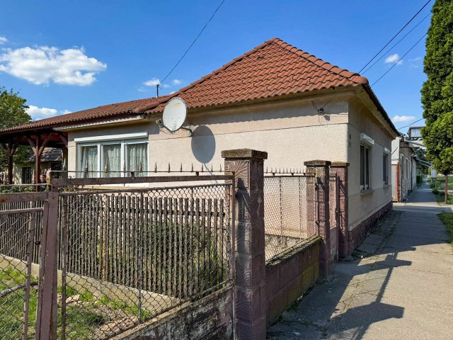 Eladó családi ház, Vajszlón 25 M Ft, 5 szobás